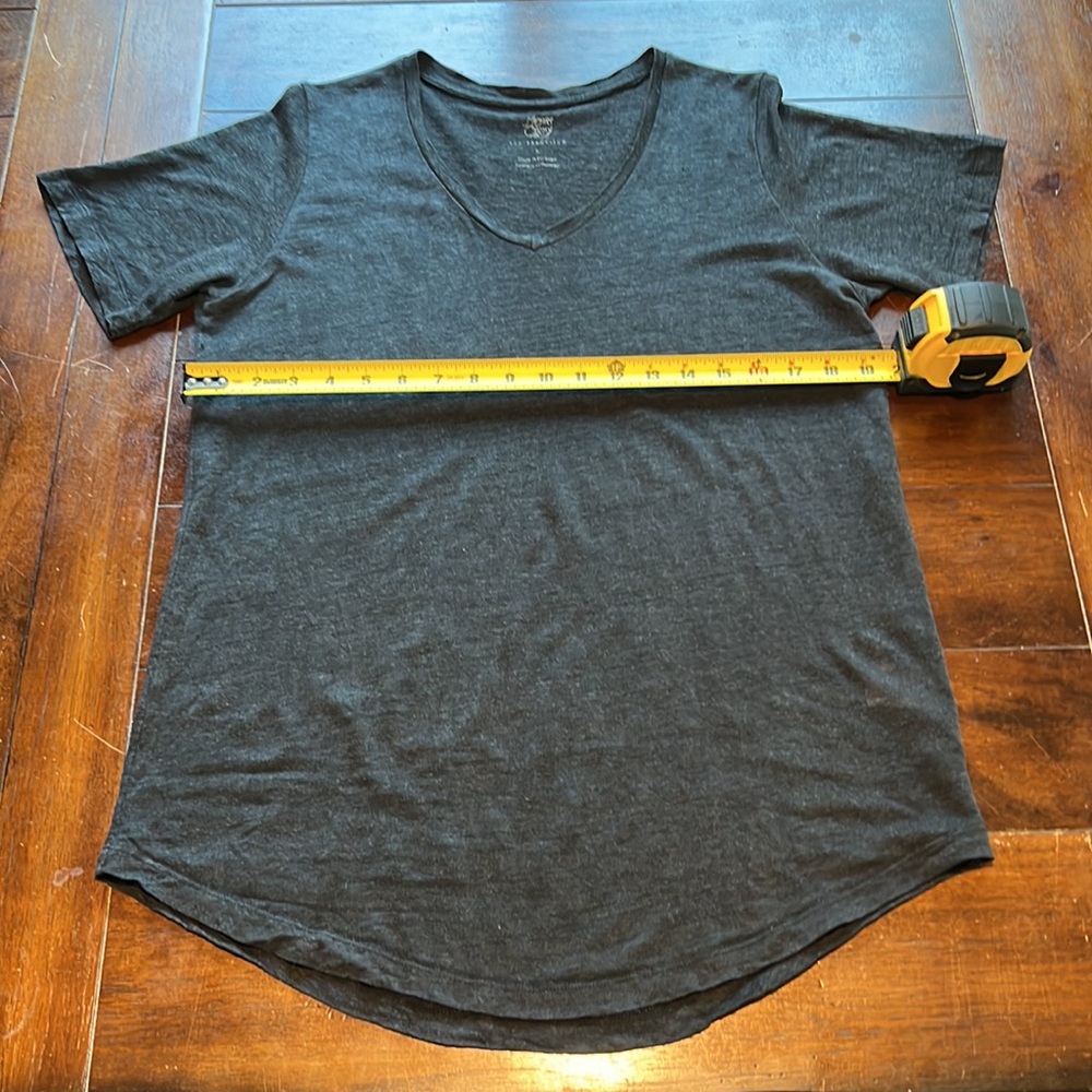 Margaret O’Leary Linen V-Neck T-shirt